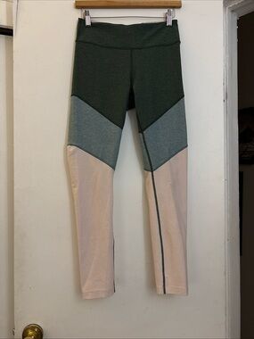 Outdoor Voices 7/8 Springs Legging in Evergreen/Sage/Petal